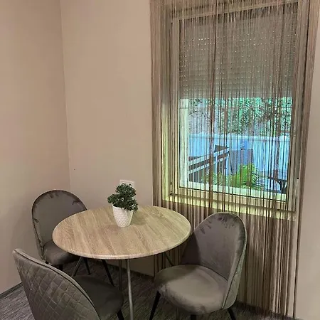 Апарт-отель Kinizsi Udvar Apartmanhaz 3*