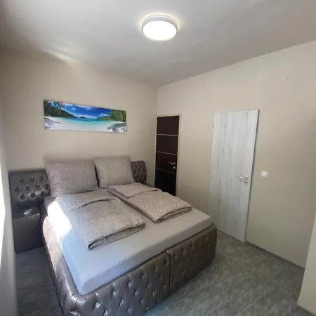 Kinizsi Udvar Apartmanhotel *
