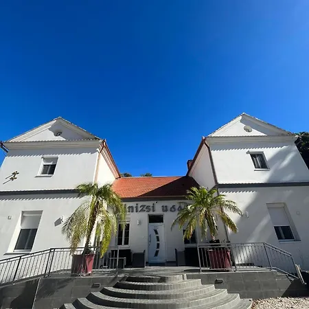 Kinizsi Udvar Apartmanhotel 3*