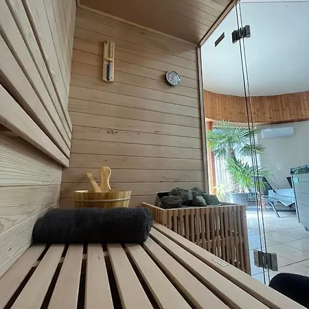 Kinizsi Udvar Apartmanhotel *