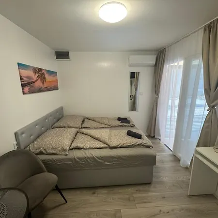 Kinizsi Udvar Apartmanhaz 3* Балатонбоглар