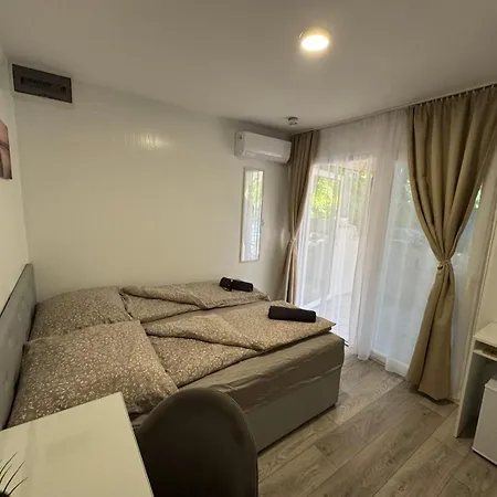 Kinizsi Udvar Apartmanhaz 3* Балатонбоглар