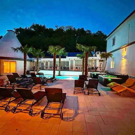 Kinizsi Udvar Apartmanhotel