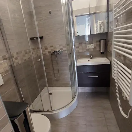 Kinizsi Udvar Apartmanhaz *