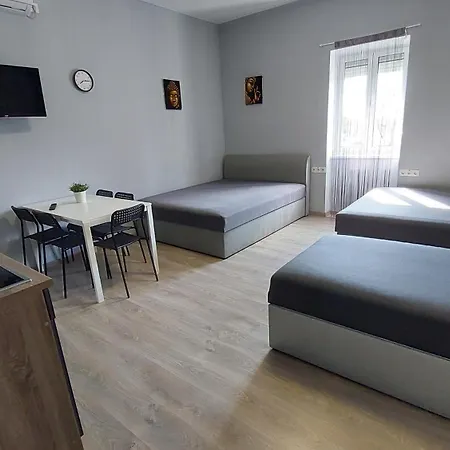 Kinizsi Udvar Apartmanhaz 3* Balatonboglár