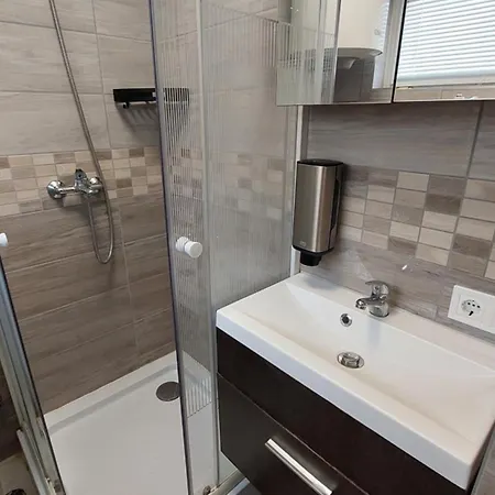 Kinizsi Udvar Apartmanhaz *