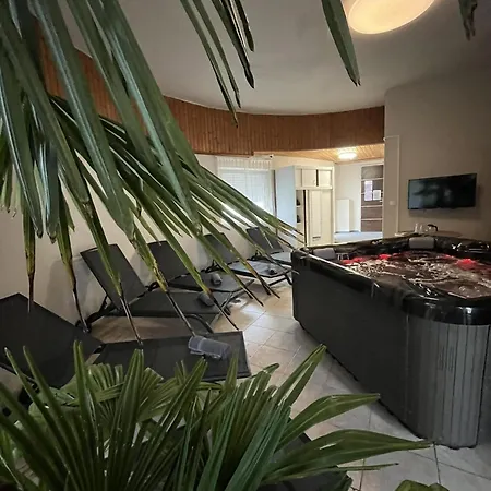 Апарт-отель Kinizsi Udvar Apartmanhaz 3*