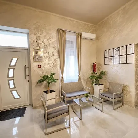 Kinizsi Udvar Aparthotel