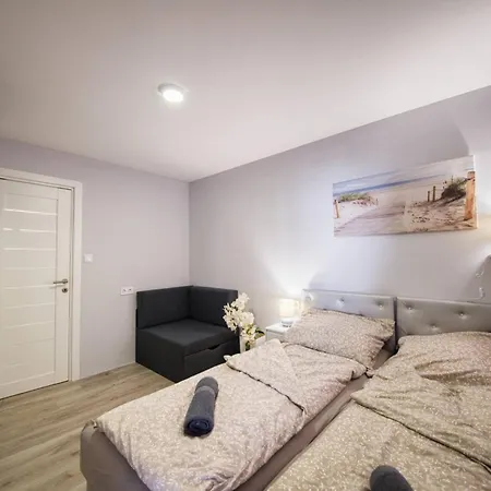 Kinizsi Udvar Apartmanhaz 3*