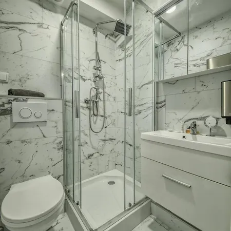 Kinizsi Udvar Apartmanhaz アパートホテル Balatonboglár