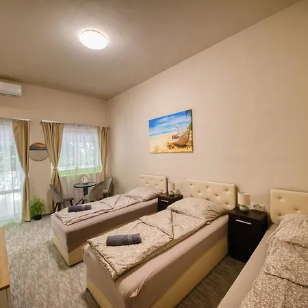 Kinizsi Udvar Apartmanhaz 3*
