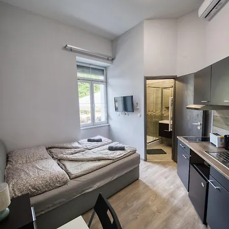 Kinizsi Udvar Apartmanhaz 3* Balatonboglár