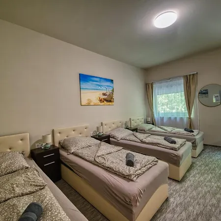 Kinizsi Udvar Apartmanhaz 3*