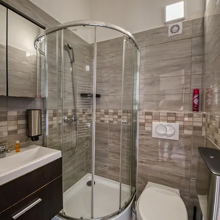 Kinizsi Udvar Apartmanhaz 3* Balatonboglár