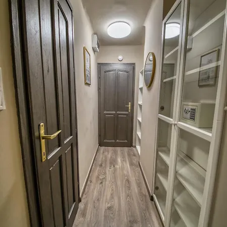 Kinizsi Udvar Apartmanhaz 3* Balatonboglár