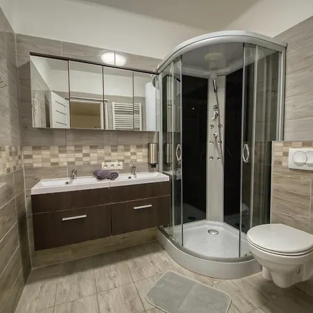Kinizsi Udvar Apartmanhaz Balatonboglár
