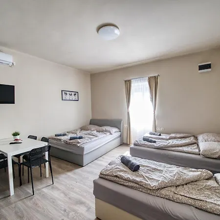 Kinizsi Udvar Apartmanhaz Balatonboglár