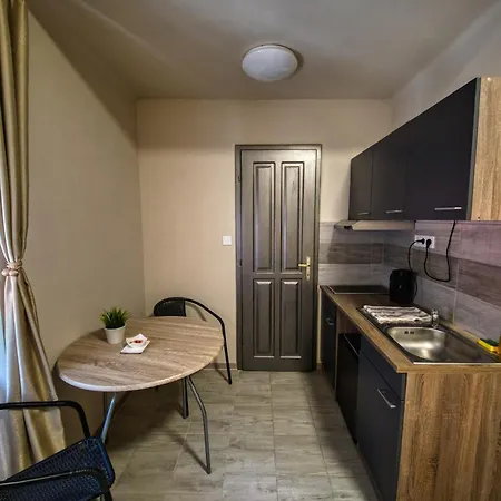 Kinizsi Udvar Apartmanhaz アパートホテル 3*